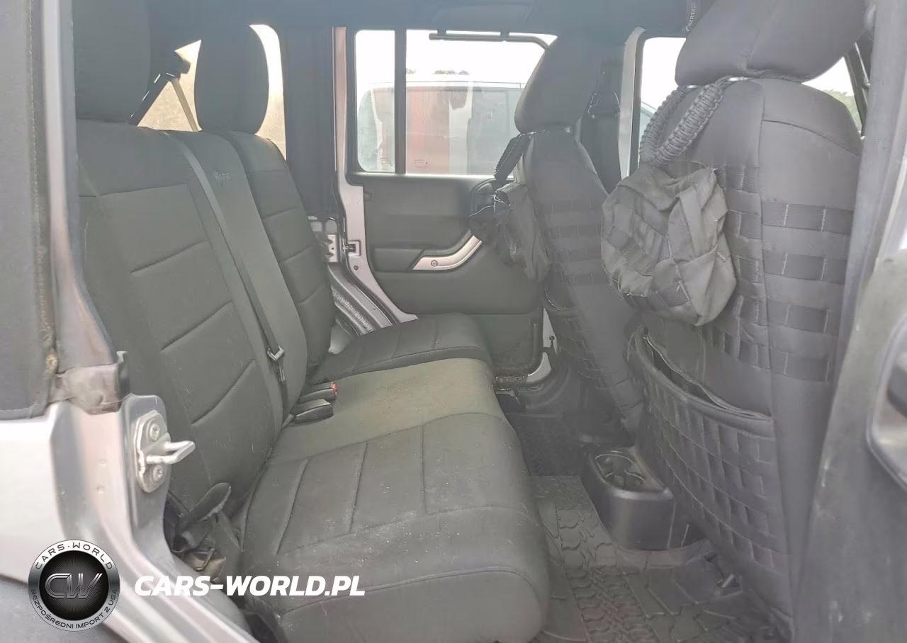 2015 Jeep Wrangler Unlimited Rubicon VIN:1C4BJWFG8FL511220 - 10