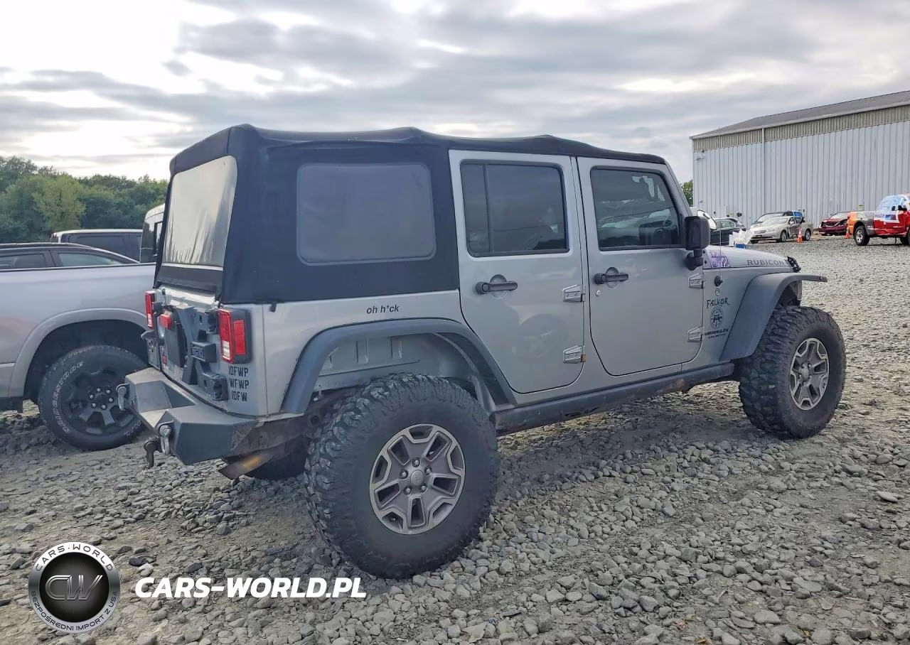 2015 Jeep Wrangler Unlimited Rubicon VIN:1C4BJWFG8FL511220 - 3