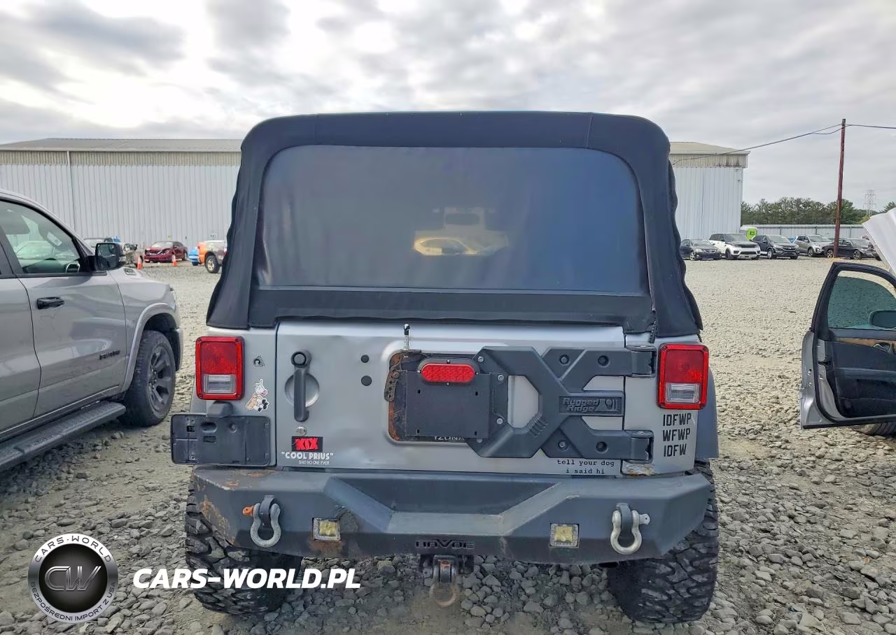 2015 Jeep Wrangler Unlimited Rubicon VIN:1C4BJWFG8FL511220 - 6