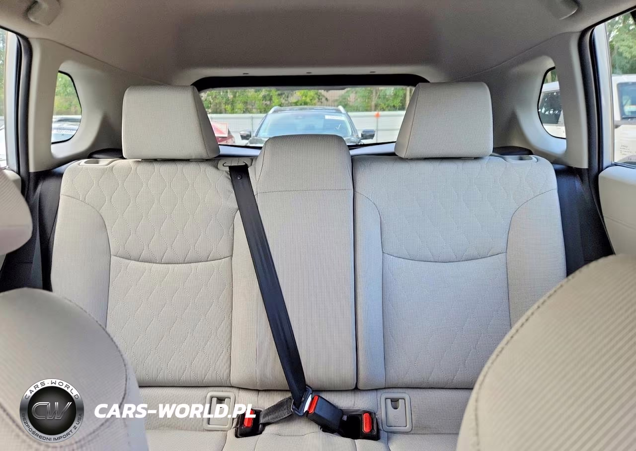 2024 Toyota Corolla Cross L VIN:7MUAAAAG4RV092202 - 10