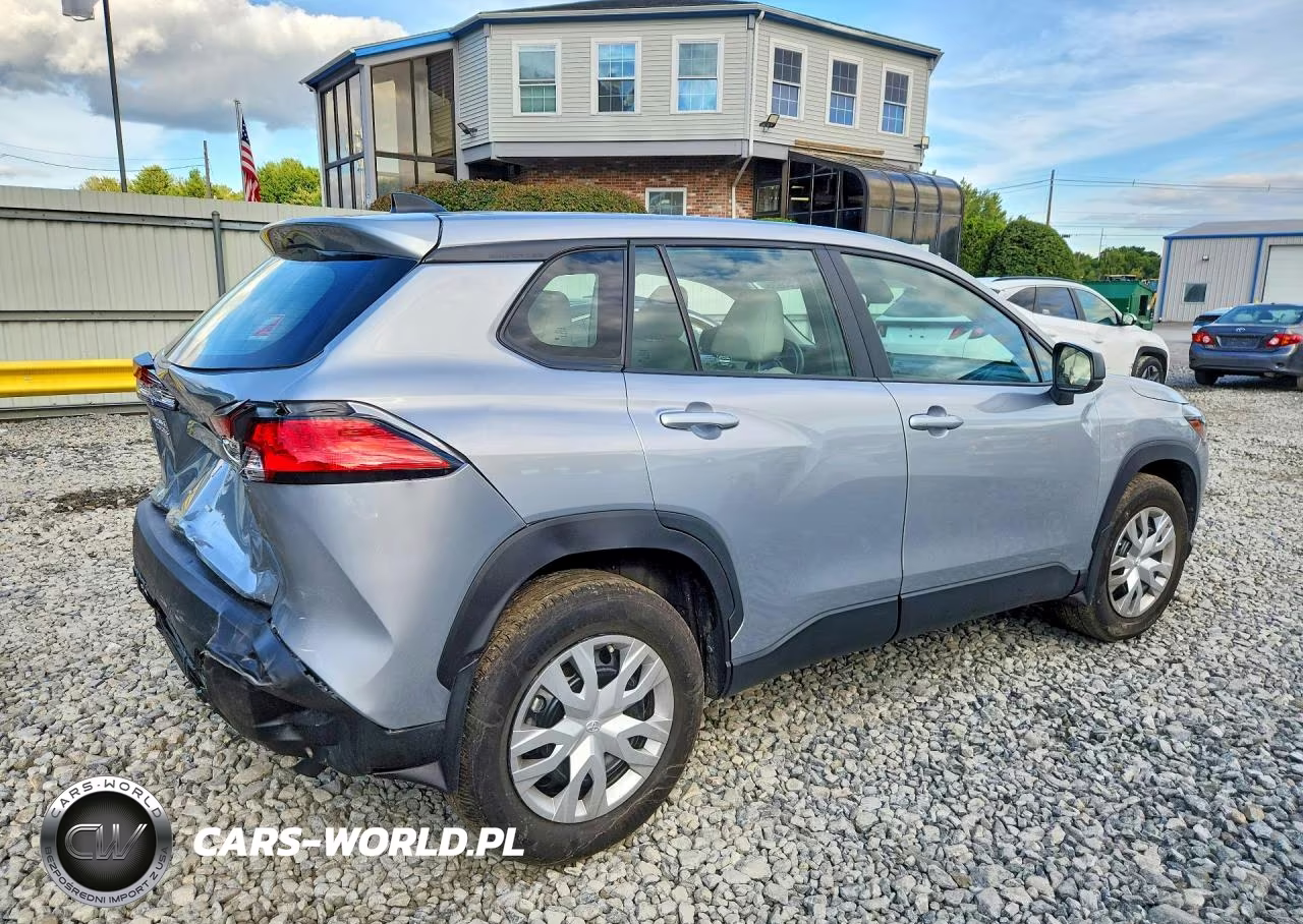 2024 Toyota Corolla Cross L VIN:7MUAAAAG4RV092202 - 3