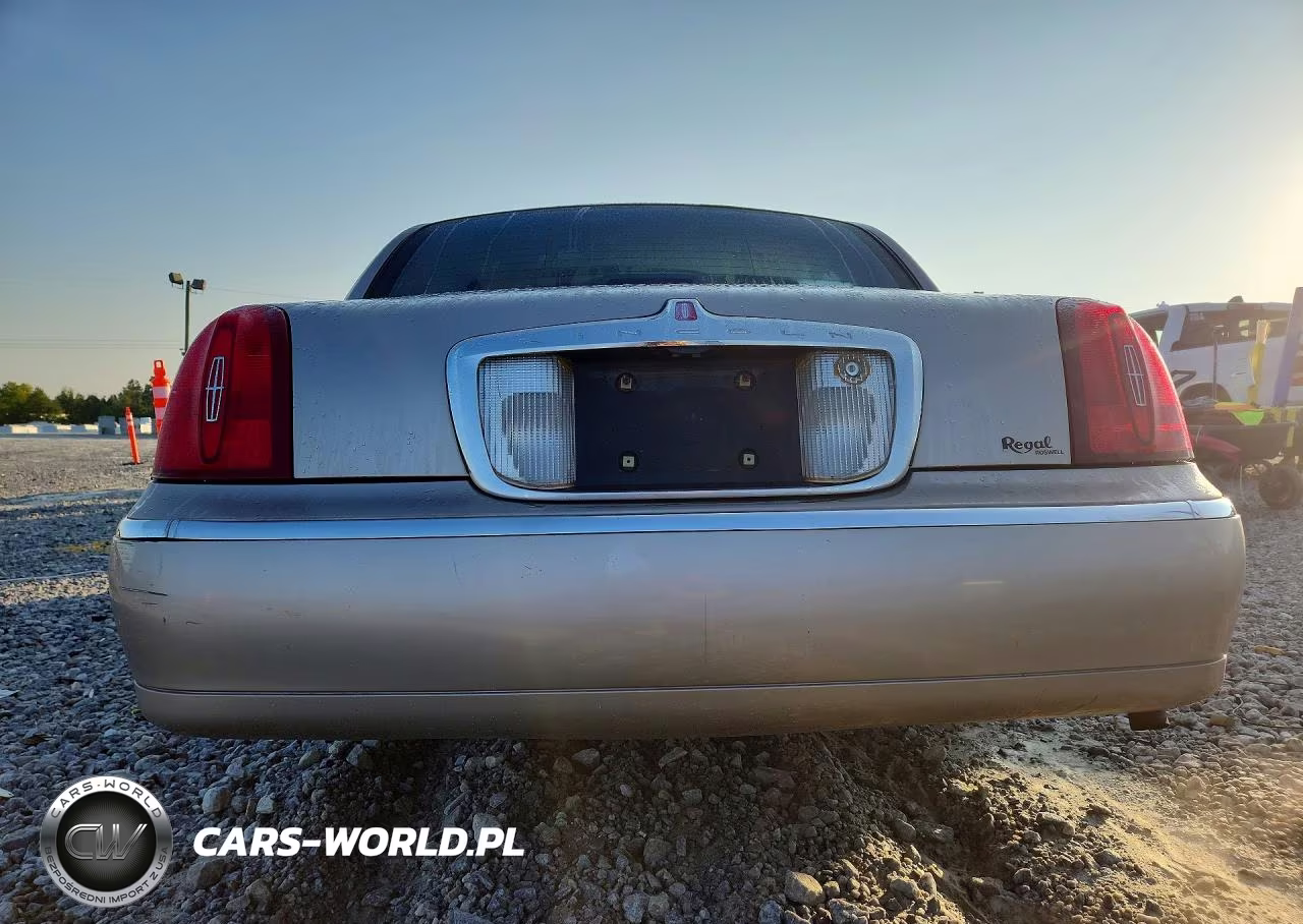 1999 Lincoln Town Car Signature VIN:1LNHM82W3XY618489 - 6