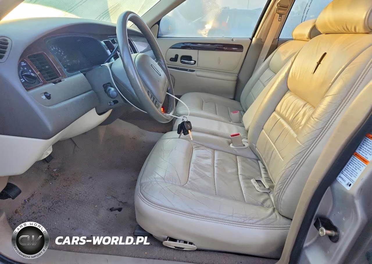 1999 Lincoln Town Car Signature VIN:1LNHM82W3XY618489 - 7