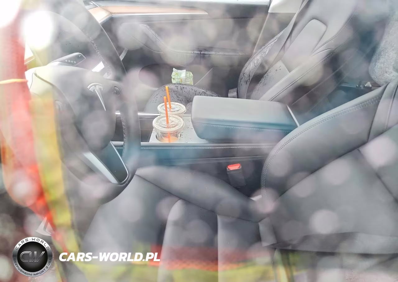 2025 Tesla Model Y VIN:7SAYGDEE5SF262694 - 7