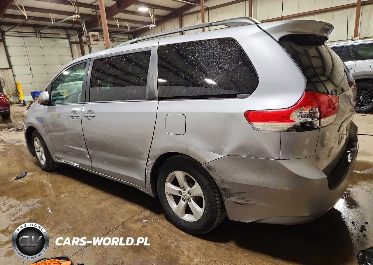 2013 Toyota Sienna Le VIN:5TDKK3DC4DS351781 - 2