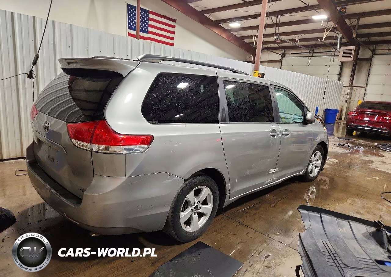 2013 Toyota Sienna Le VIN:5TDKK3DC4DS351781 - 3
