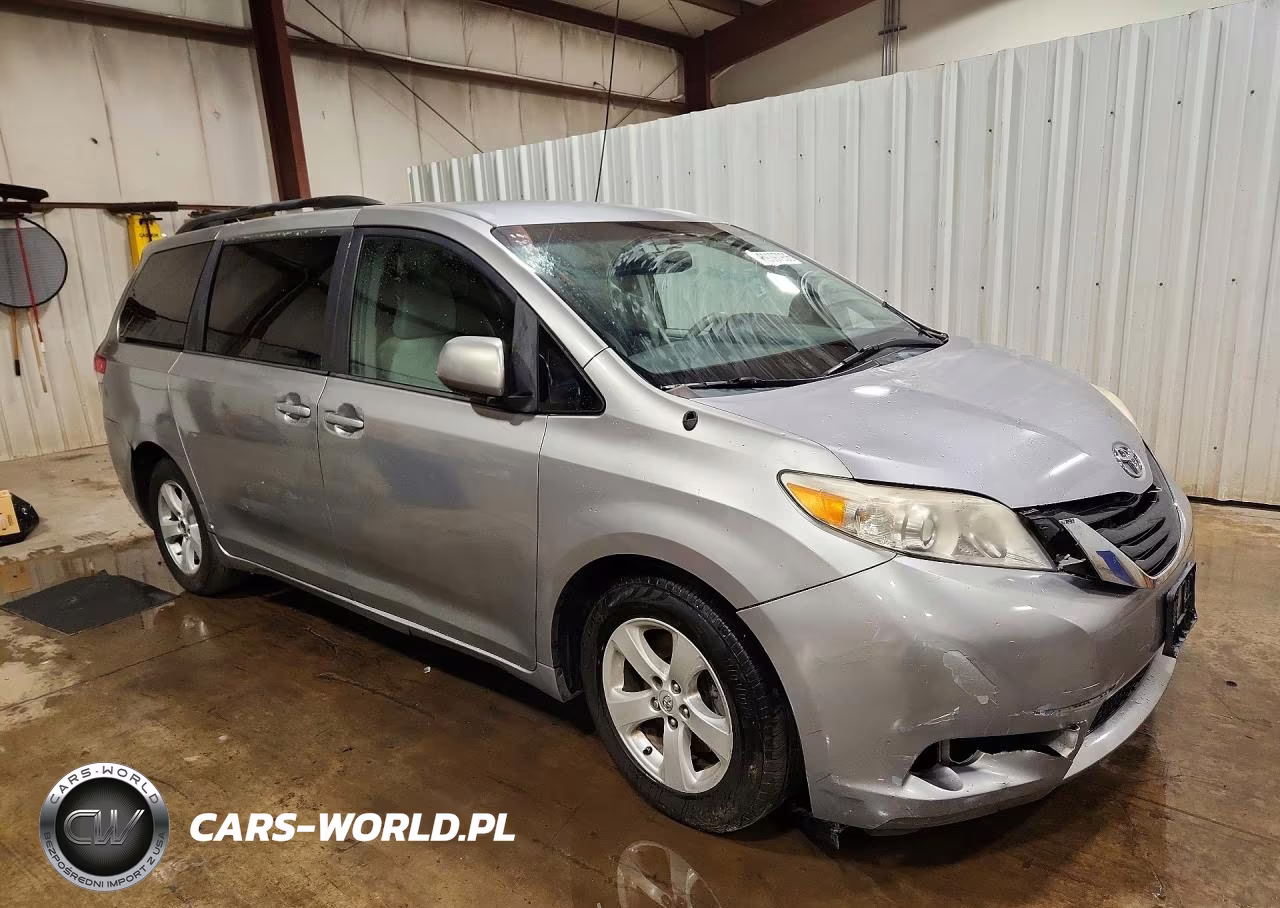 2013 Toyota Sienna Le VIN:5TDKK3DC4DS351781 - 4