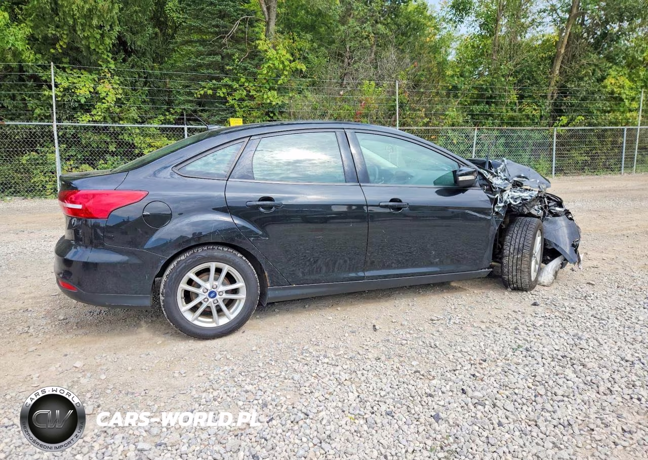 2015 Ford Focus Se VIN:1FADP3F20FL239603 - 3