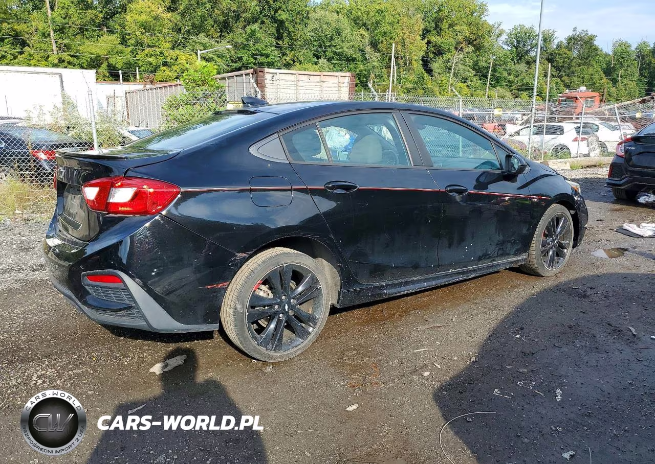 2018 Chevrolet Cruze Lt VIN:1G1BE5SM3J7139273 - 3