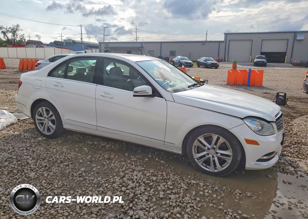 2013 Mercedes-Benz C 300 4Matic VIN:WDDGF8ABXDR266256 - 4