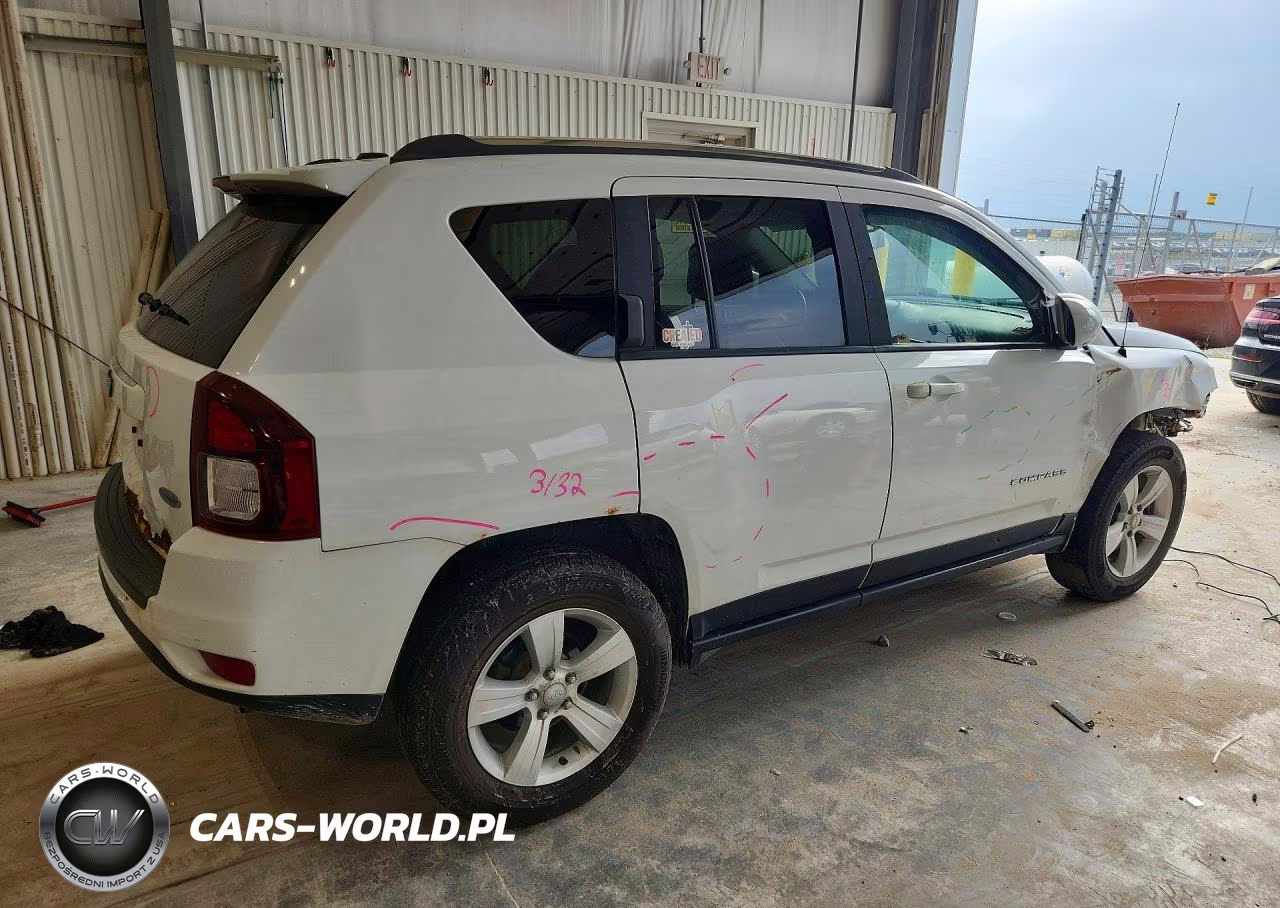 2014 Jeep Compass Latitude VIN:1C4NJDEB1ED646054 - 3