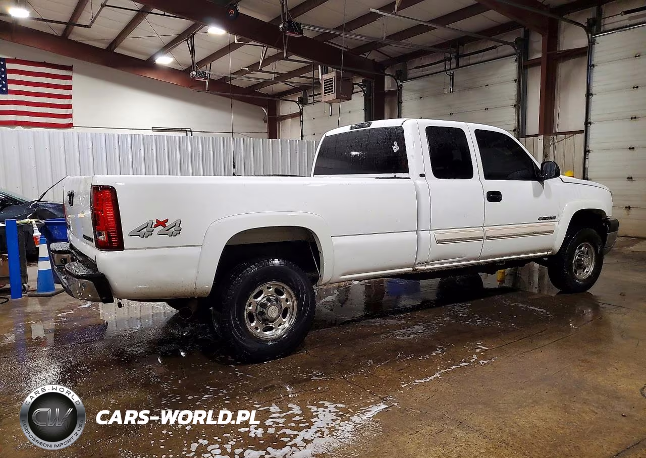 2005 Chevrolet Silverado K2500 Heavy Duty VIN:1GCHK29U05E299658 - 3