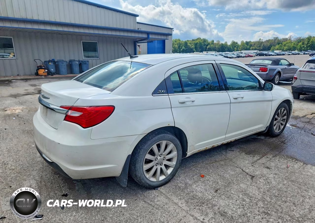 2011 Chrysler 200 Touring VIN:1C3BC1FBXBN624235 - 3