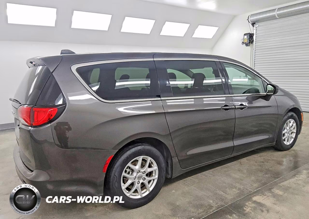 2022 Chrysler Voyager Lx VIN:2C4RC1CG7NR105449 - 3