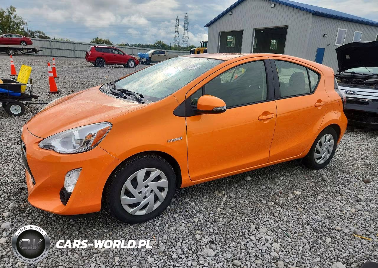 2015 Toyota Prius C Two VIN:JTDKDTB33F1090608 - 1