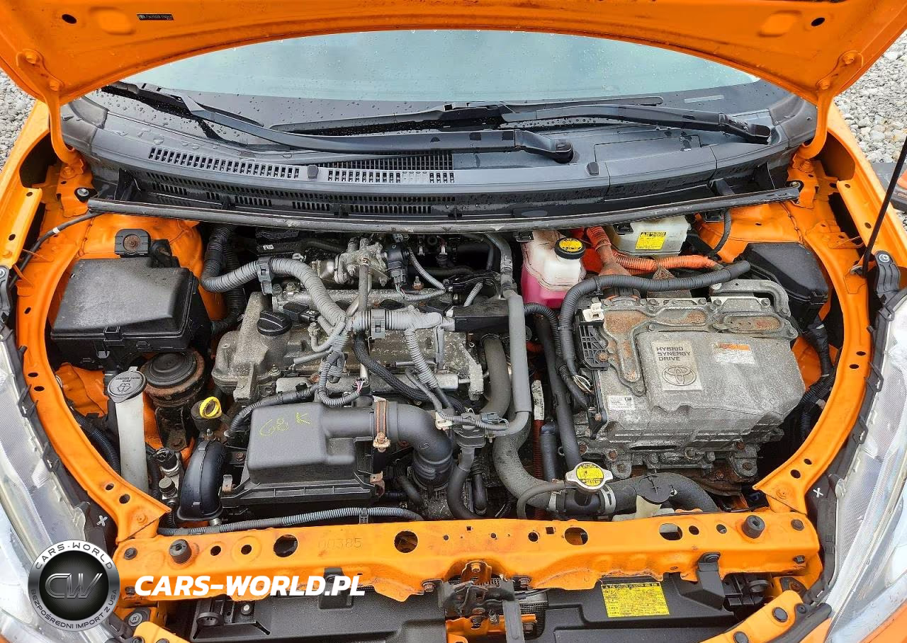2015 Toyota Prius C Two VIN:JTDKDTB33F1090608 - 11