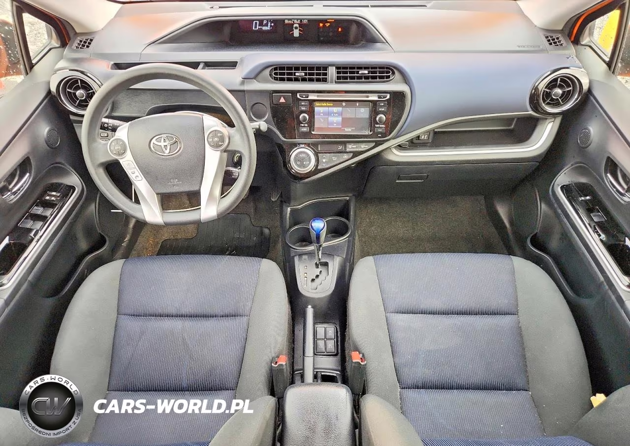 2015 Toyota Prius C Two VIN:JTDKDTB33F1090608 - 8