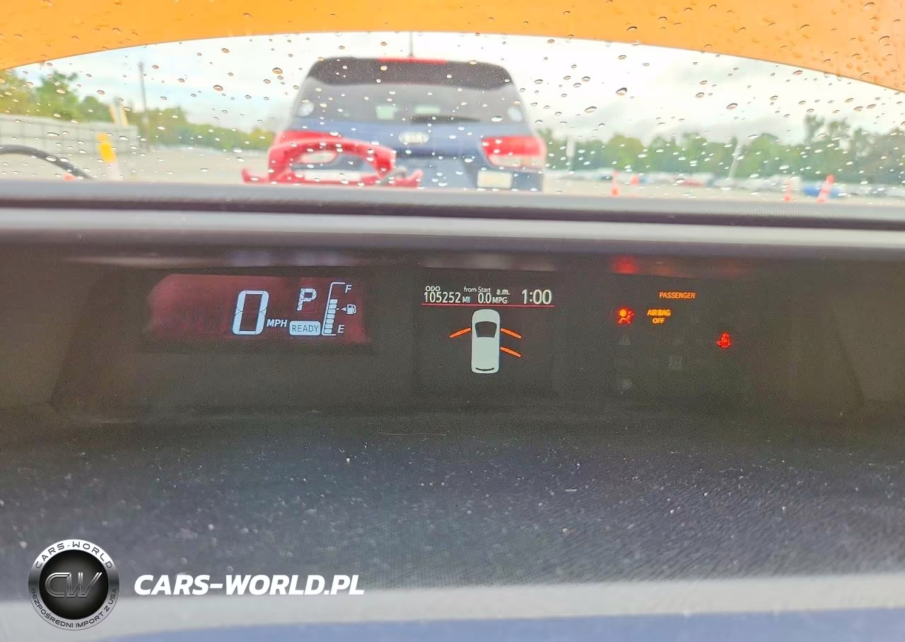 2015 Toyota Prius C Two VIN:JTDKDTB33F1090608 - 9