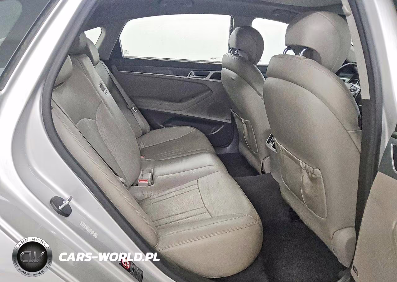 2016 Hyundai Genesis 3.8L VIN:KMHGN4JE3GU141127 - 10