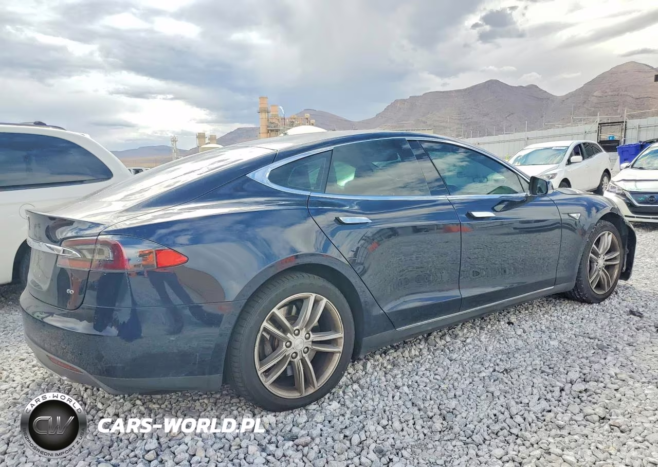 2014 Tesla Model S VIN:5YJSA1S11EFP49948 - 3