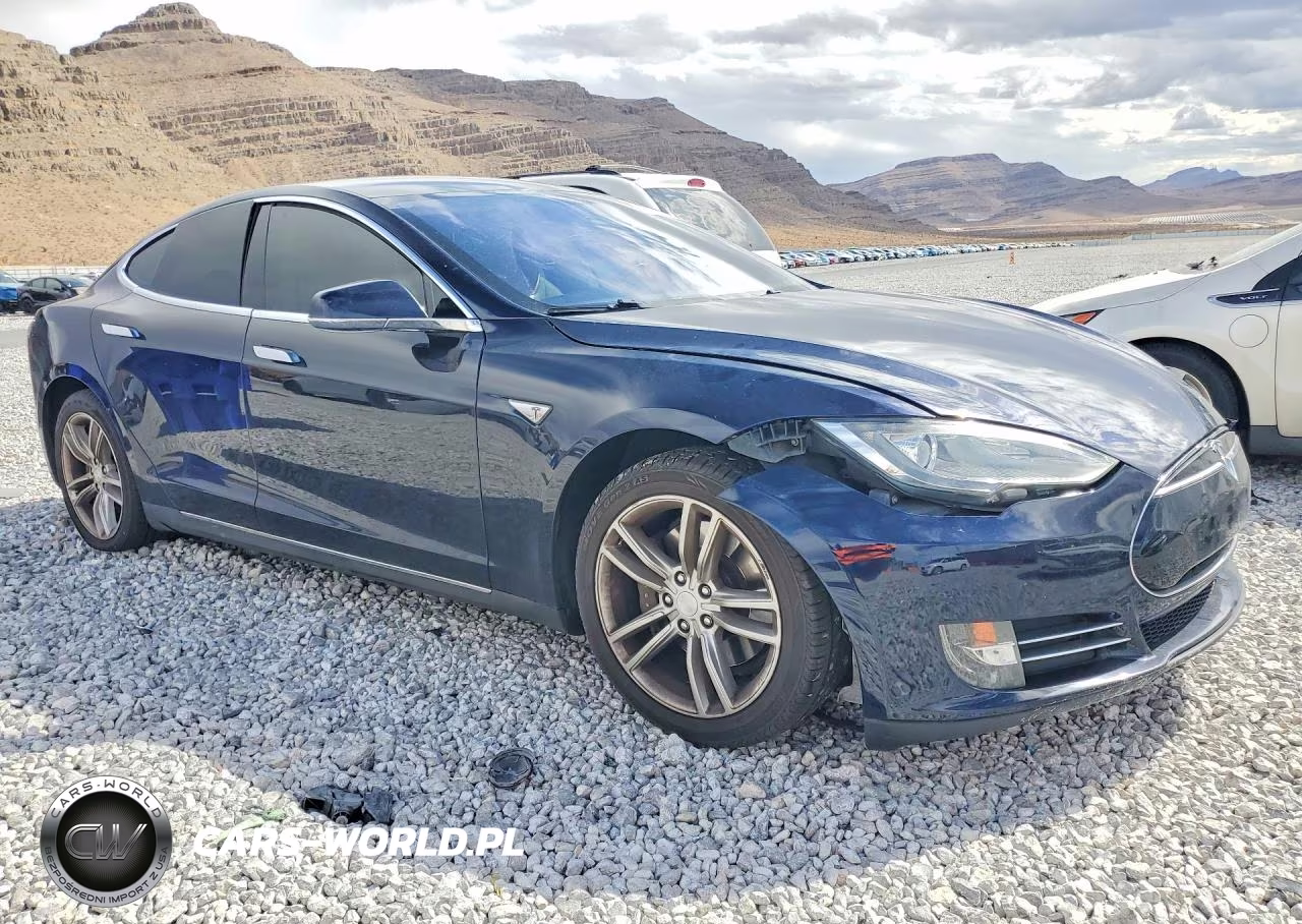 2014 Tesla Model S VIN:5YJSA1S11EFP49948 - 4