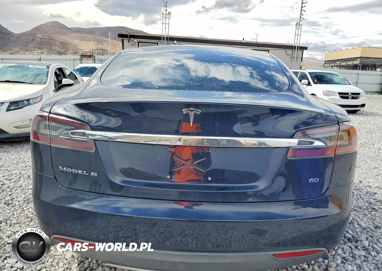 2014 Tesla Model S VIN:5YJSA1S11EFP49948 - 6