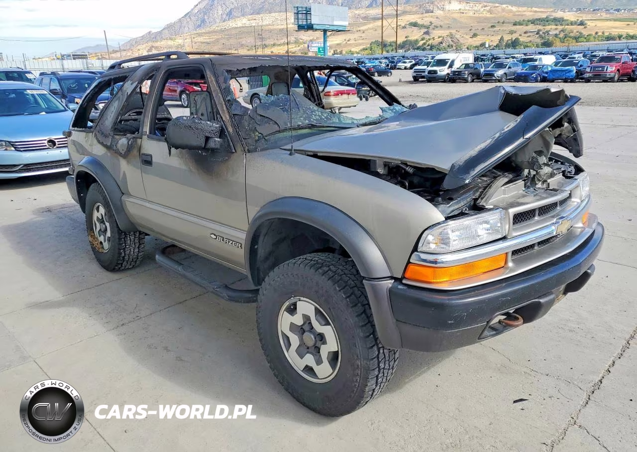 2000 Chevrolet Blazer VIN:1GNCT18W1YK230026 - 4