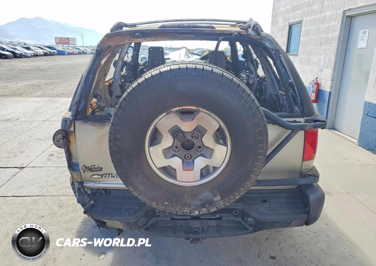 2000 Chevrolet Blazer VIN:1GNCT18W1YK230026 - 6