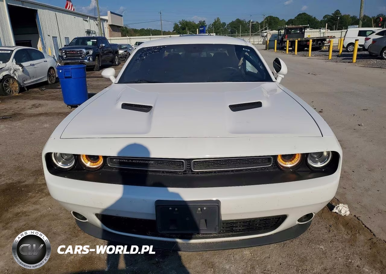 2018 Dodge Challenger Sxt VIN:2C3CDZAG5JH317551 - 5