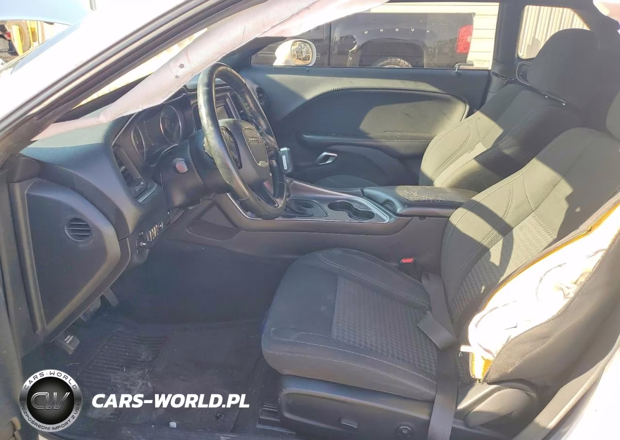 2018 Dodge Challenger Sxt VIN:2C3CDZAG5JH317551 - 7