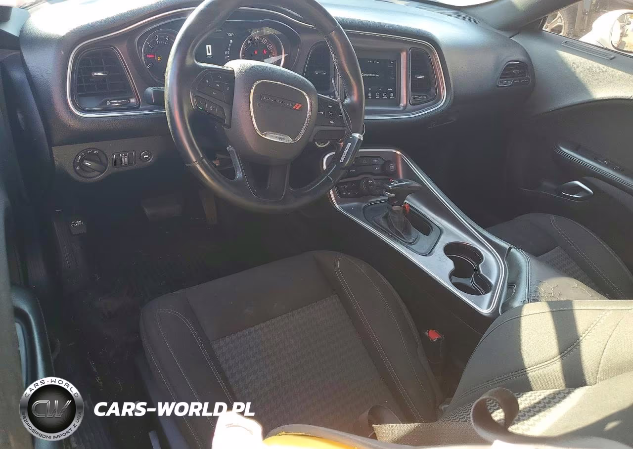 2018 Dodge Challenger Sxt VIN:2C3CDZAG5JH317551 - 8