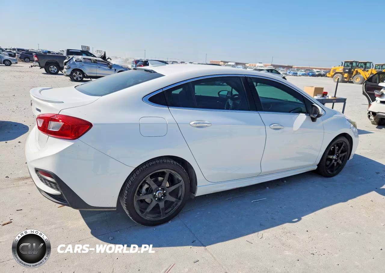 2018 Chevrolet Cruze Premier VIN:1G1BF5SM2J7181494 - 3