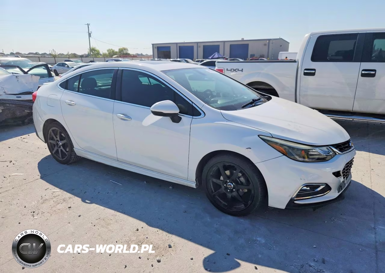 2018 Chevrolet Cruze Premier VIN:1G1BF5SM2J7181494 - 4