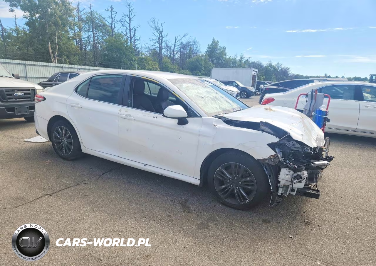 2018 Toyota Camry Le VIN:4T1B11HK7JU590513 - 4
