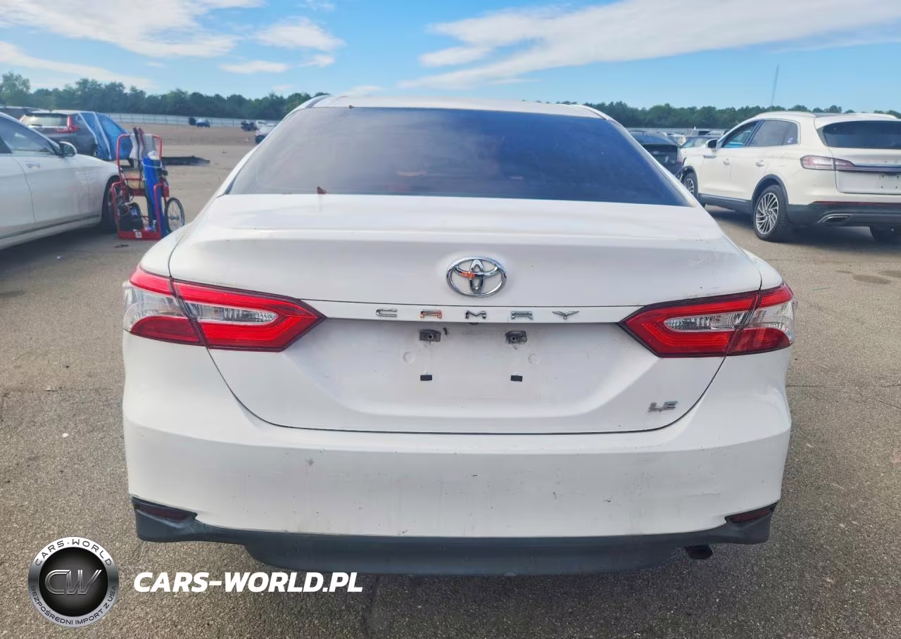 2018 Toyota Camry Le VIN:4T1B11HK7JU590513 - 6