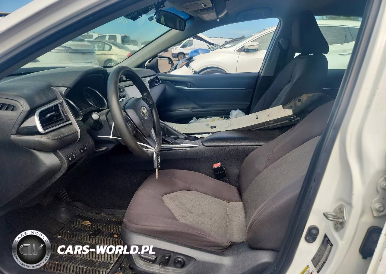 2018 Toyota Camry Le VIN:4T1B11HK7JU590513 - 7