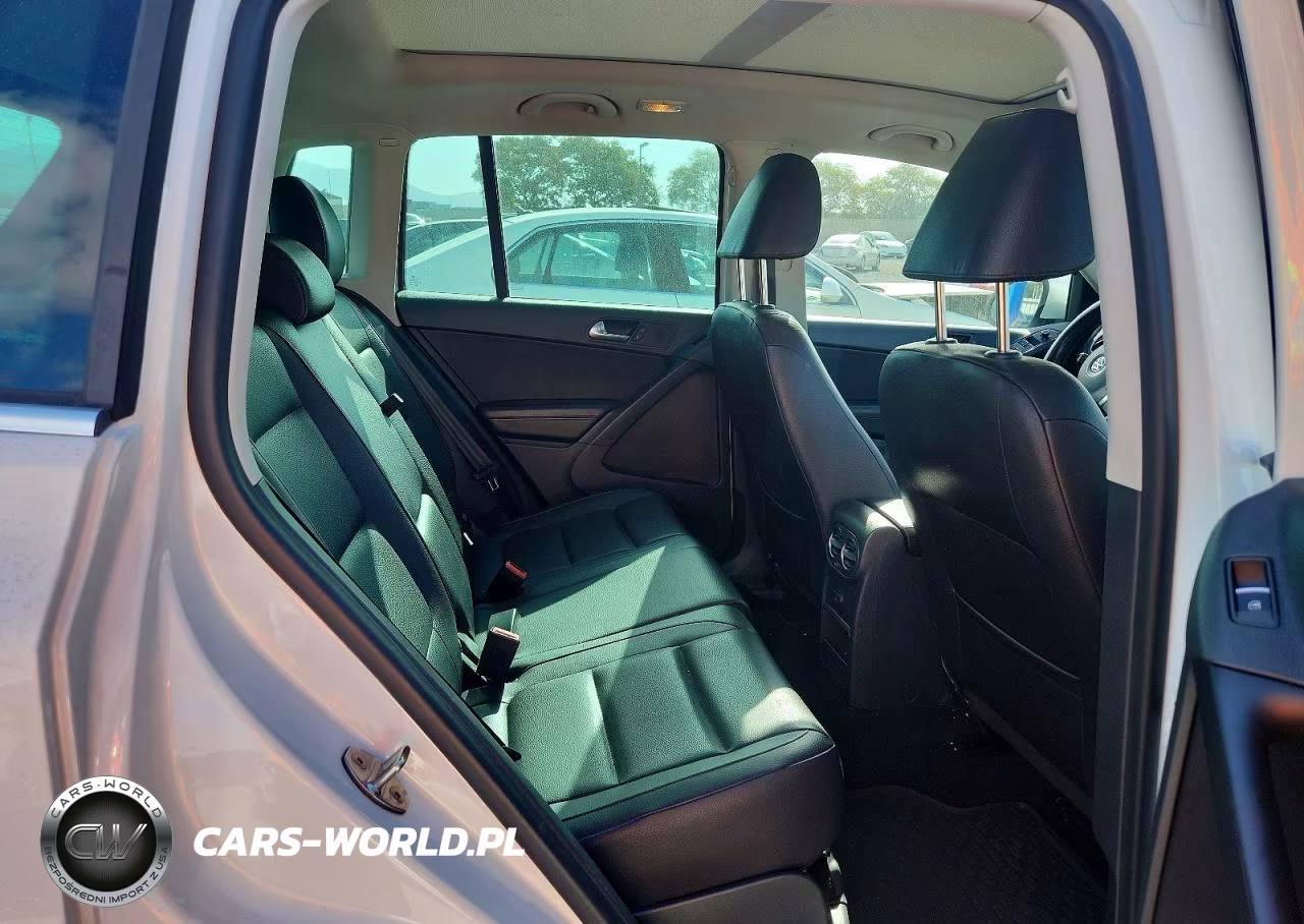 2017 Volkswagen Tiguan Wolfsburg VIN:WVGRV7AXXHK010415 - 11