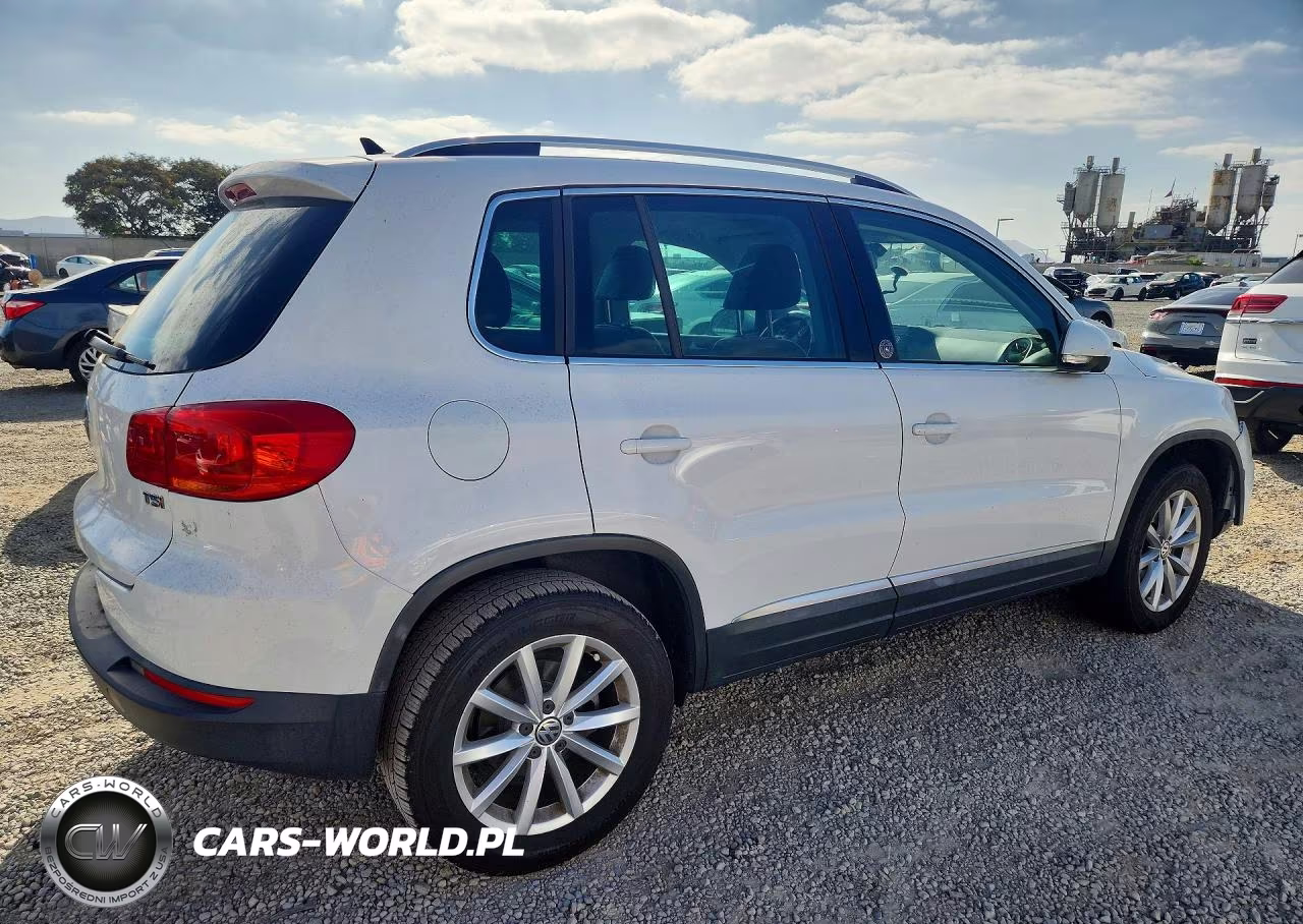 2017 Volkswagen Tiguan Wolfsburg VIN:WVGRV7AXXHK010415 - 3