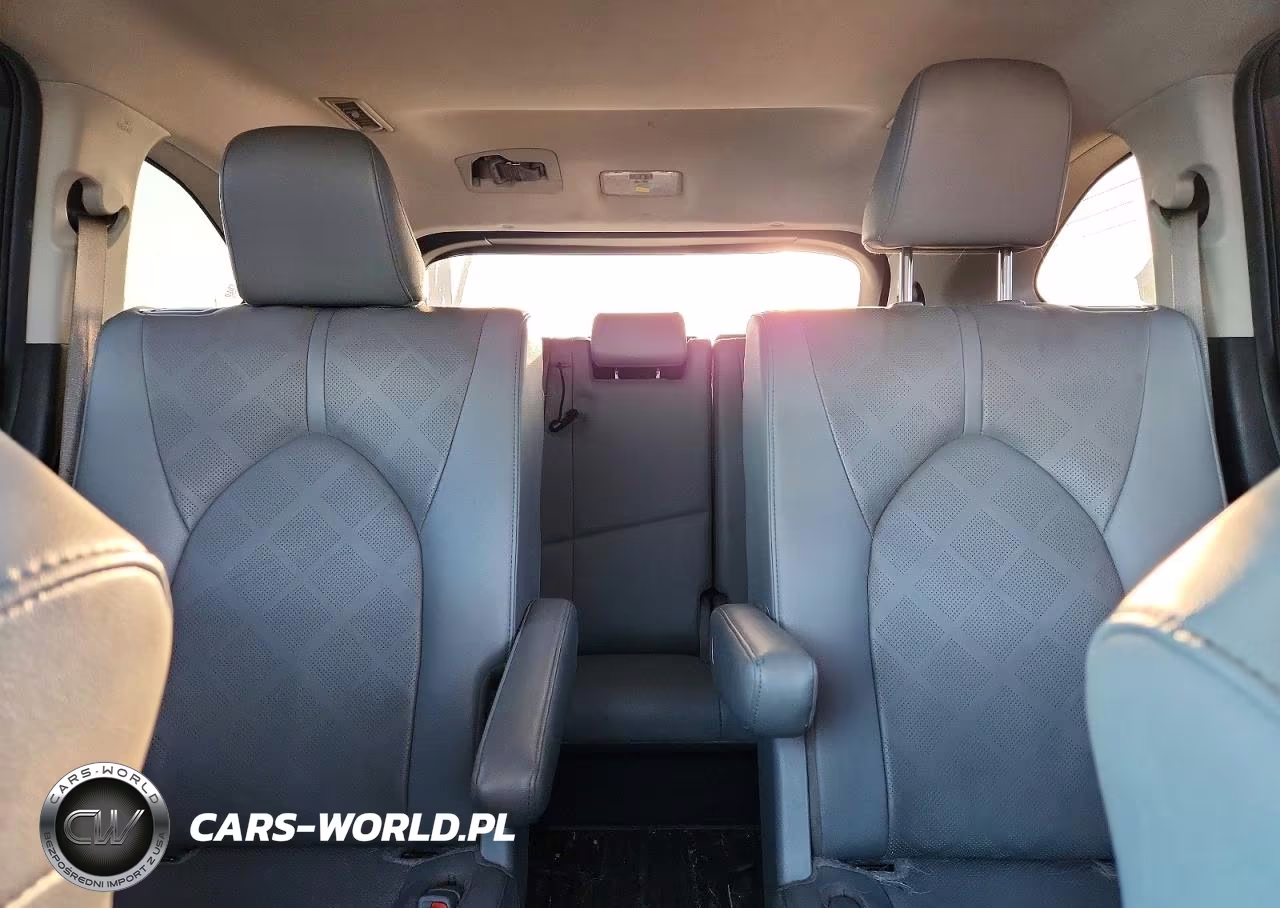 2020 Toyota Highlander Hybrid Platinum VIN:5TDEBRCH2LS000962 - 10