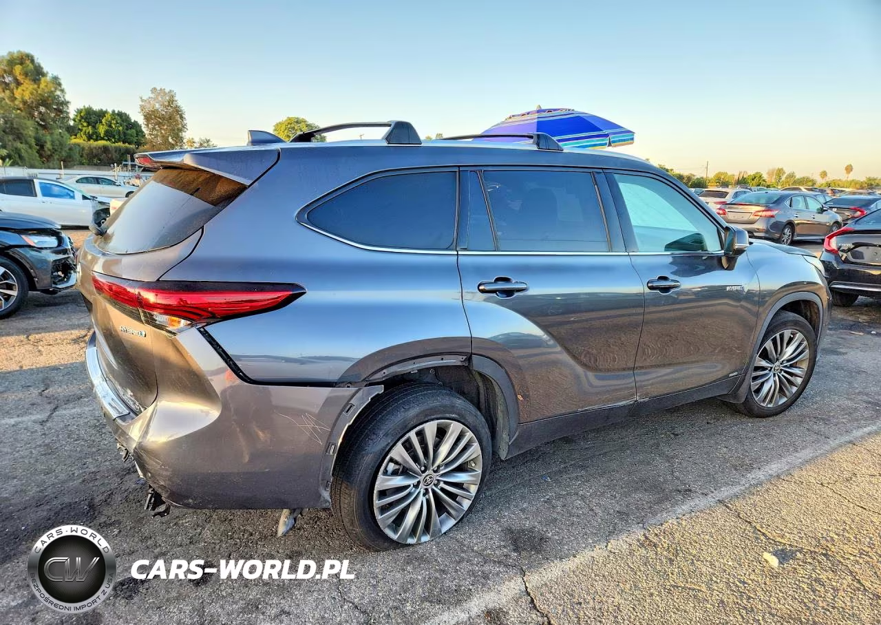 2020 Toyota Highlander Hybrid Platinum VIN:5TDEBRCH2LS000962 - 3