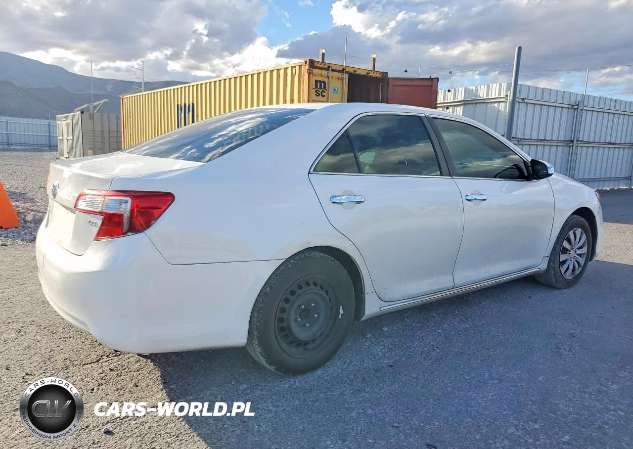 2014 Toyota Camry Le VIN:4T4BF1FK5ER380458 - 3