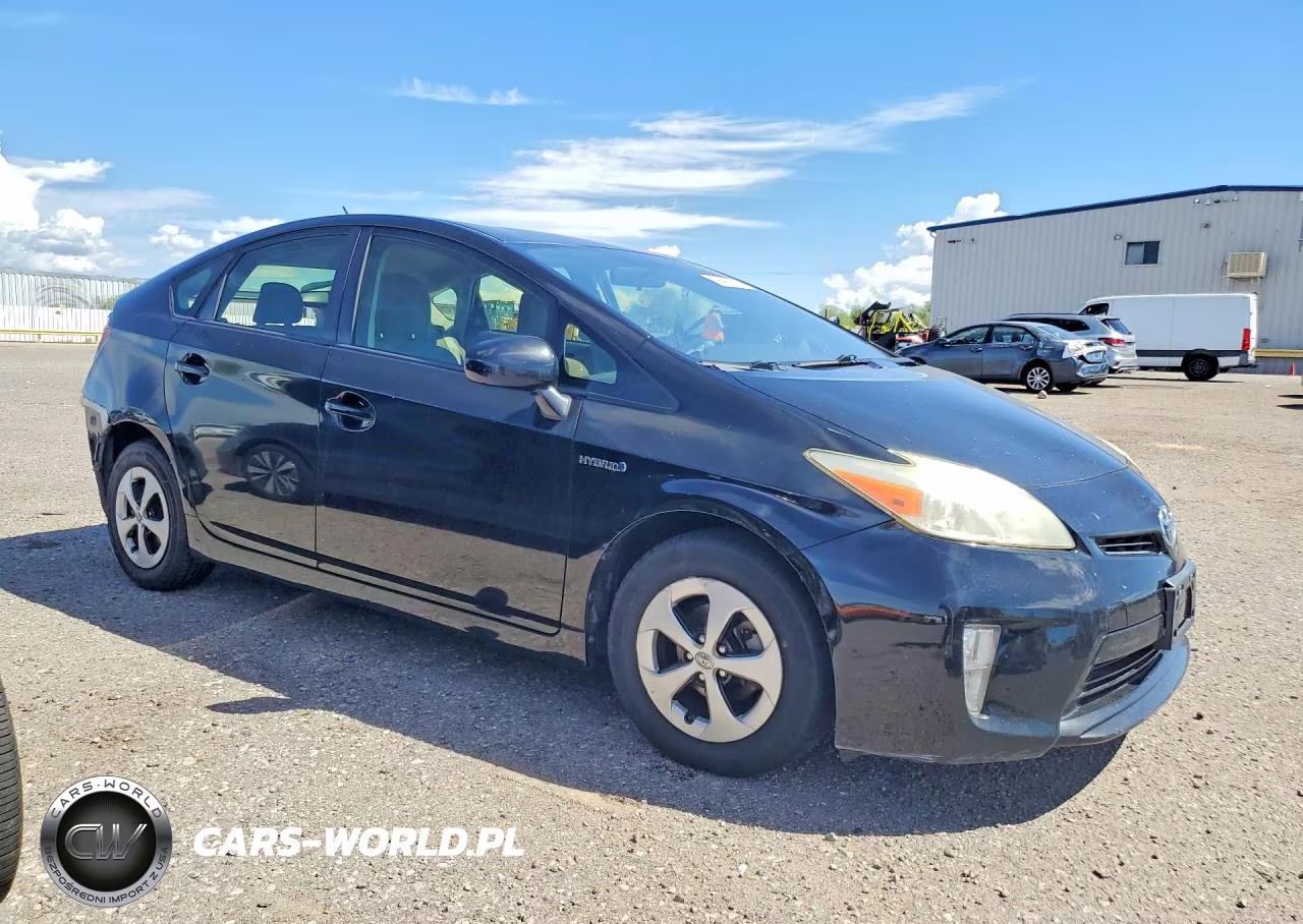 2014 Toyota Prius Three VIN:JTDKN3DU6E0360440 - 4