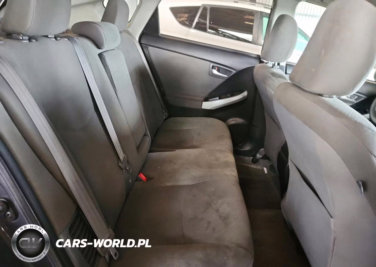 2013 Toyota Prius Two VIN:JTDKN3DU5D1628547 - 10