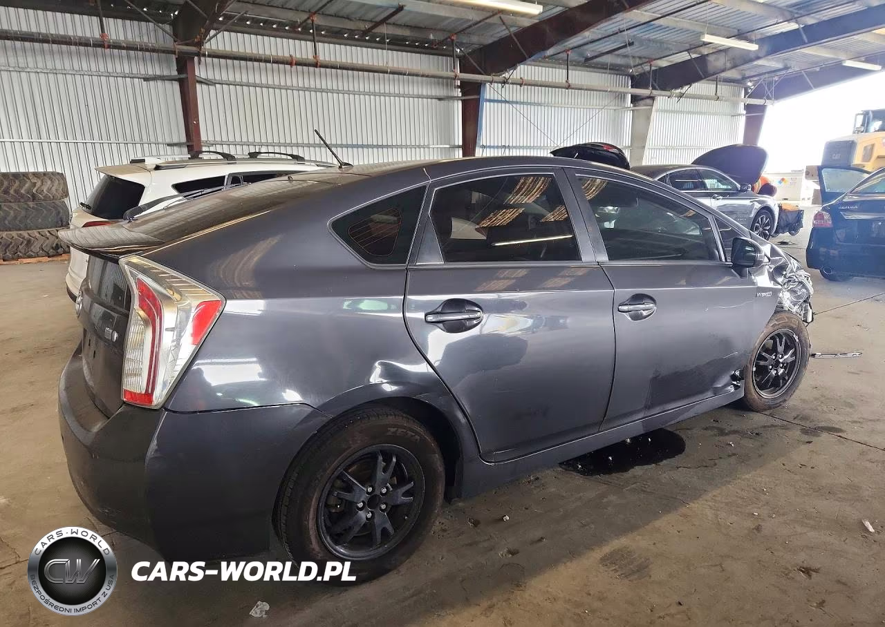 2013 Toyota Prius Two VIN:JTDKN3DU5D1628547 - 3