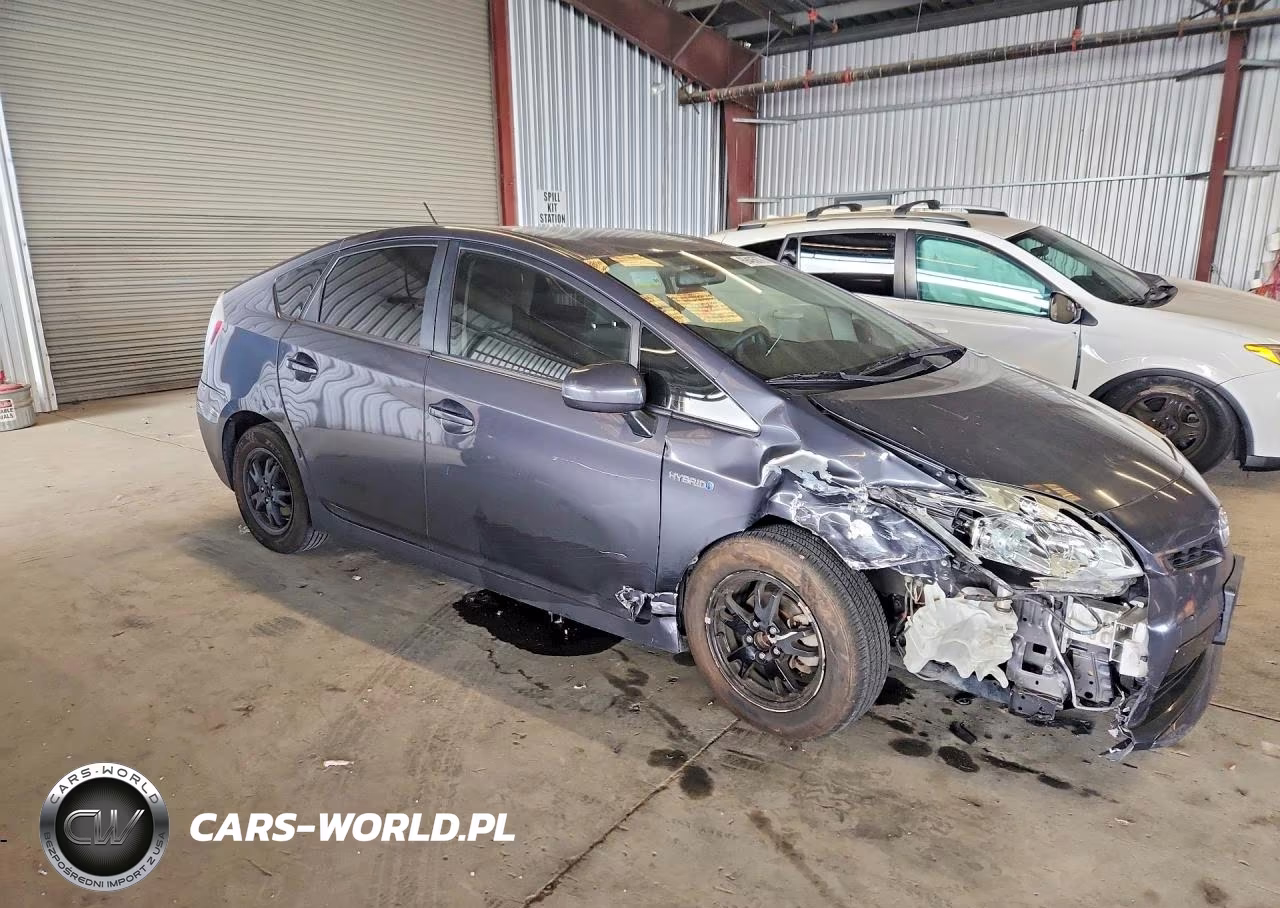 2013 Toyota Prius Two VIN:JTDKN3DU5D1628547 - 4
