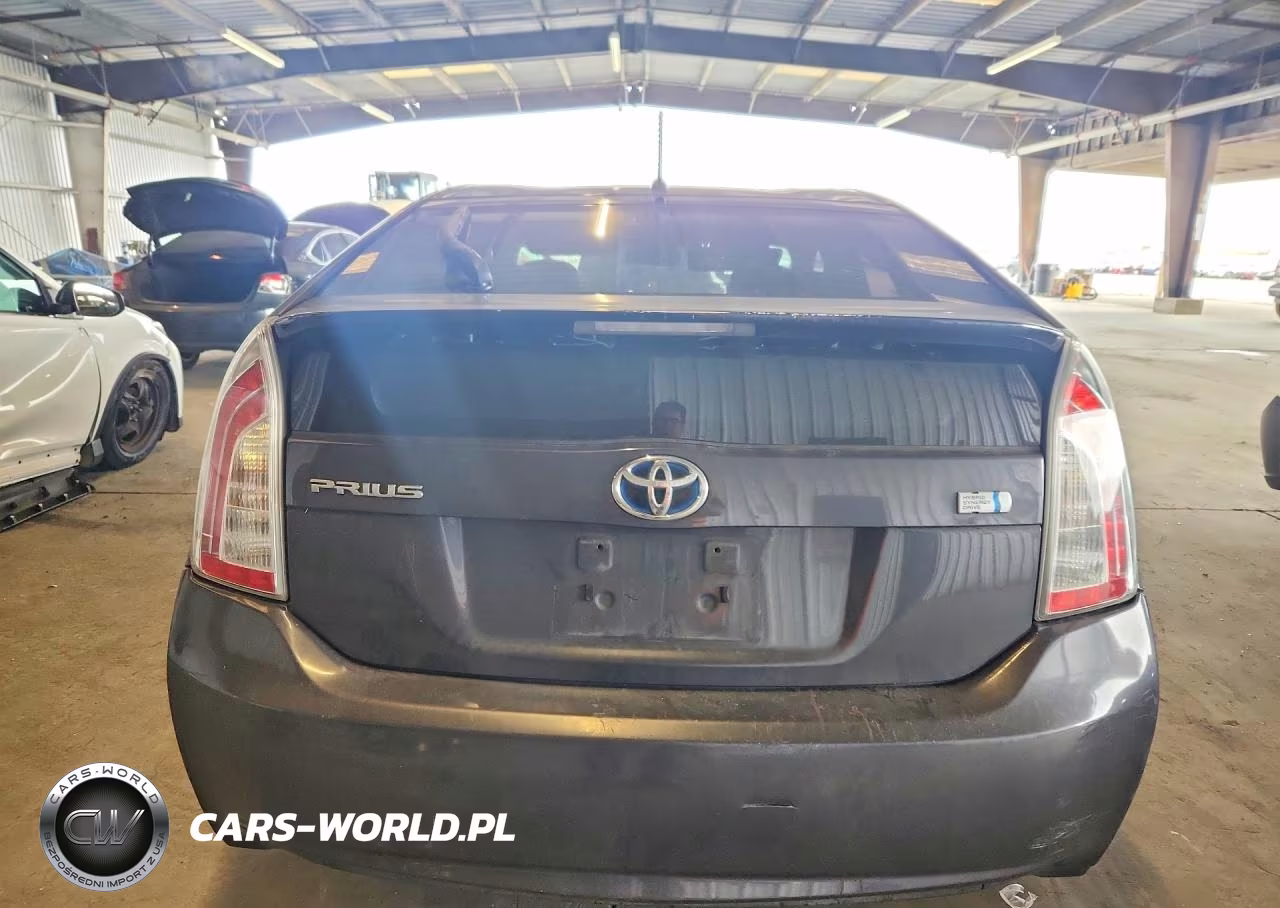 2013 Toyota Prius Two VIN:JTDKN3DU5D1628547 - 6