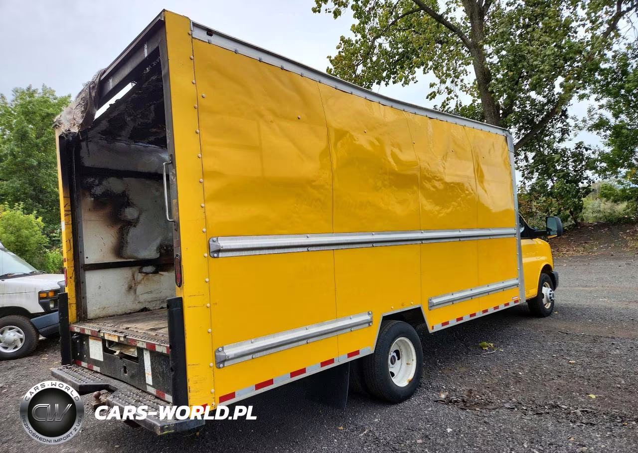 2017 GMC Savana Box Truck VIN:1GD37TCG4H1905409 - 3