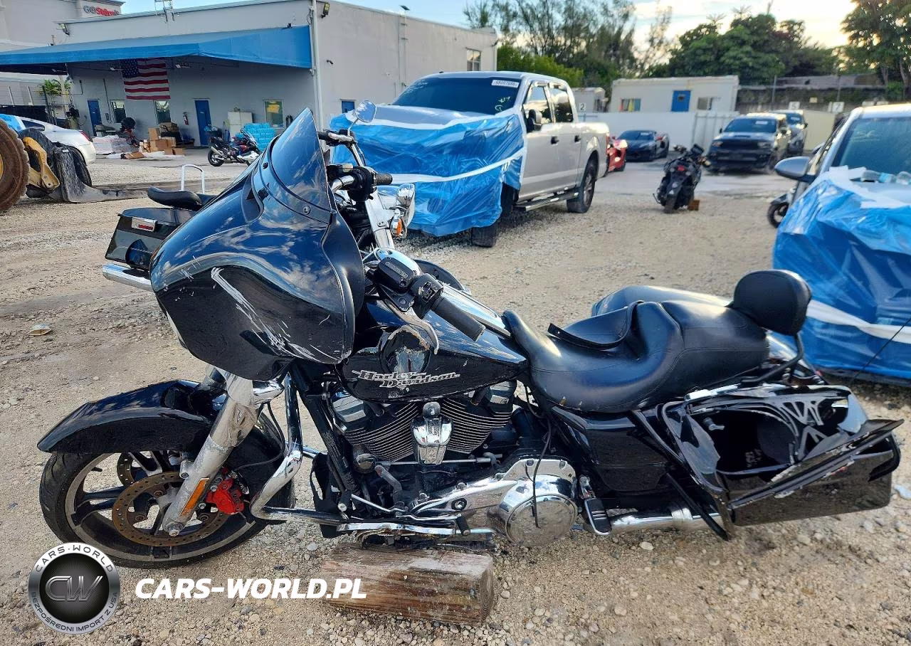 2017 Harley-Davidson Flhx Street Glide VIN:1HD1KBC17HB623662 - 3