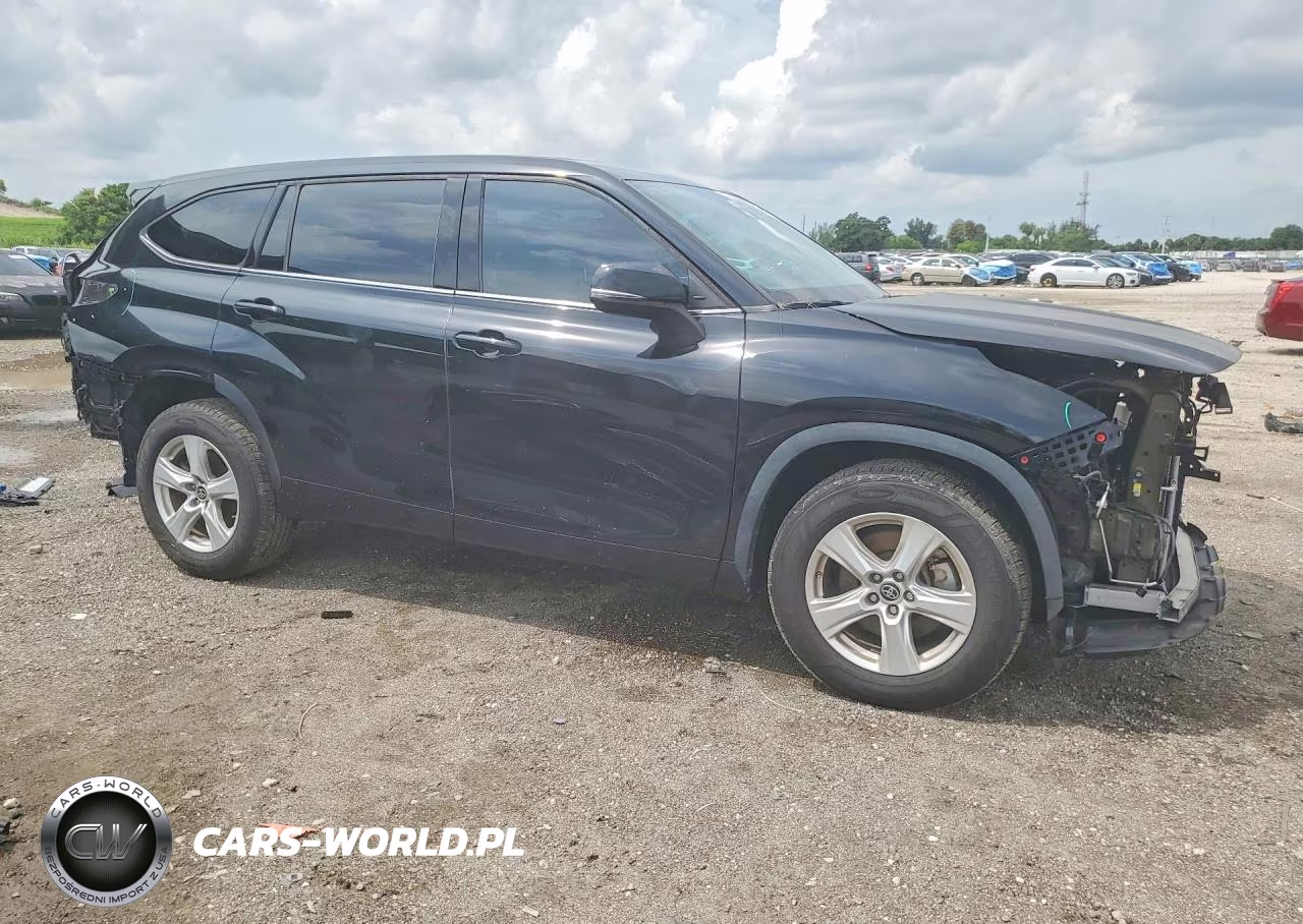 2022 Toyota Highlander Le VIN:5TDZZRAH3NS553364 - 4