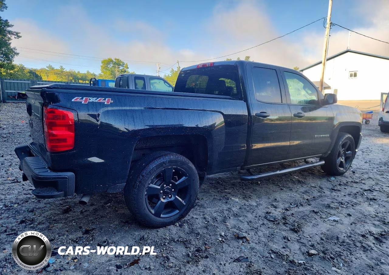 2017 Chevrolet Silverado K1500 VIN:1GCVKNECXHZ361663 - 3